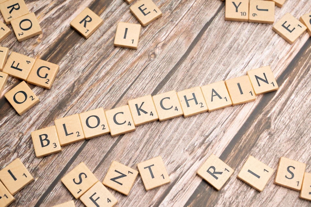 区块链赋能金融科技：智能合约、DeFi与分布式账本的创新融合与实践路径
